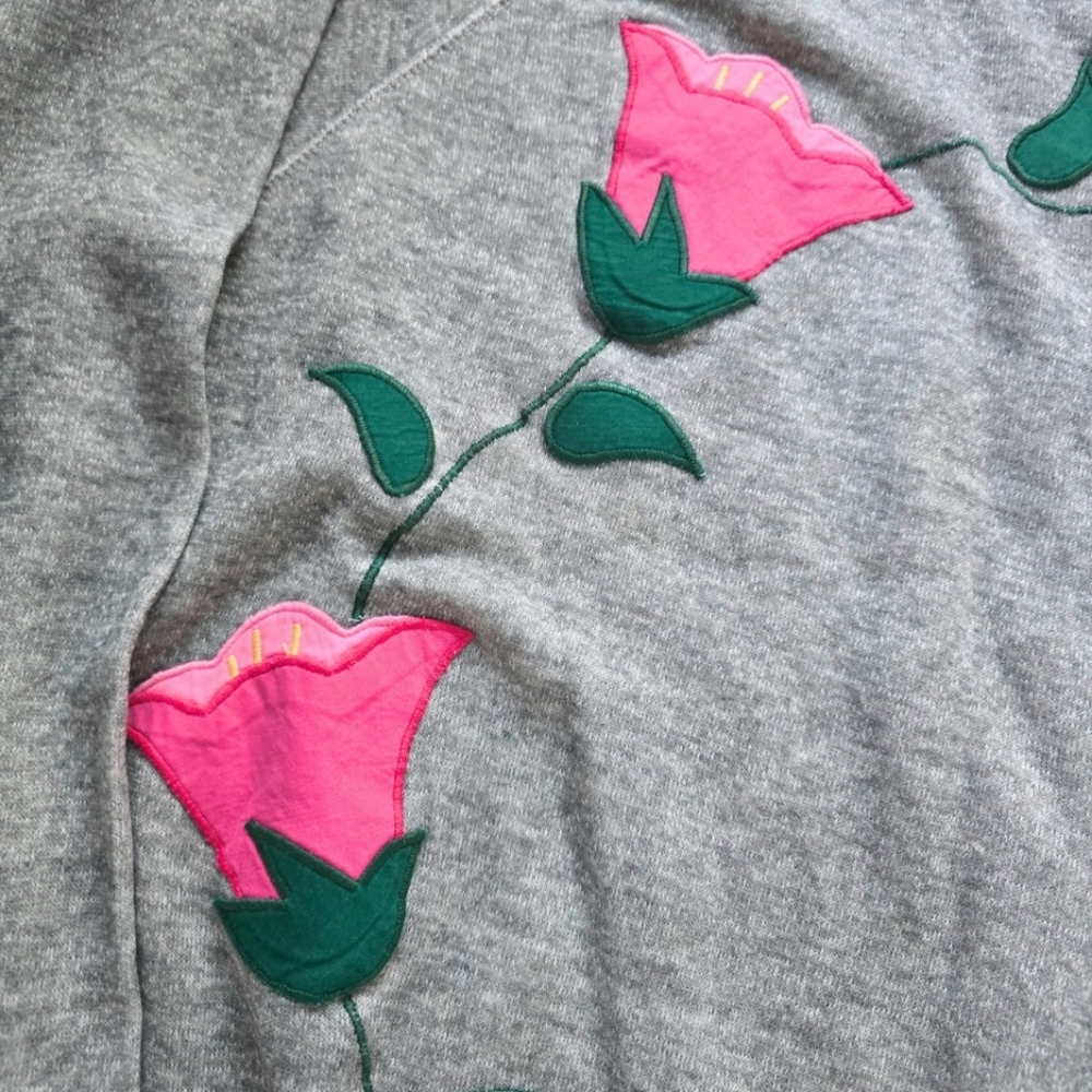 Springfoot Vintage Gray Floral Appliqué Sweatshirt Made in USA Size Large - Picture 2 of 6